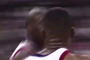 FIBA赛场上的奥尼尔也是无敌般的存在啊，谁敢挡在他前面？